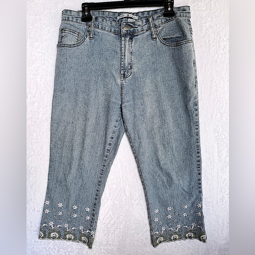 Adolfo Vintage Embroidered Floral Cropped Capri Denim Jeans Cutout Flowers Boho